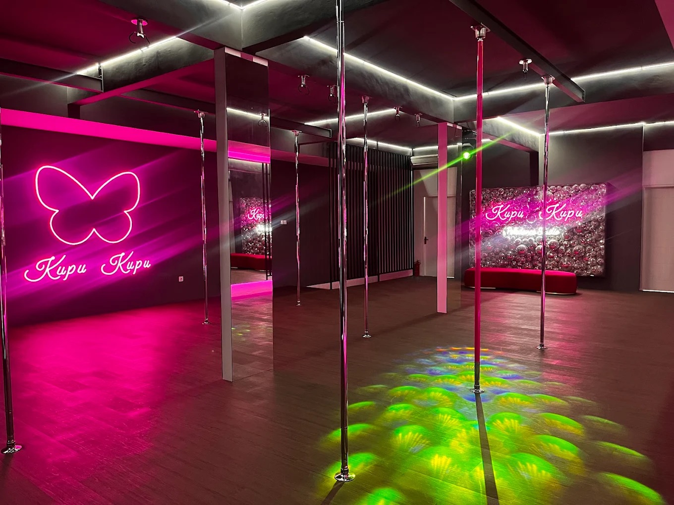 Kupu Kupu Pole Dance studio Canggu Bali